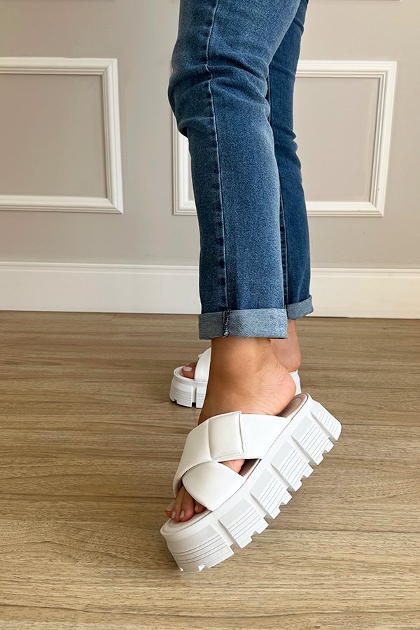 Sandália Feminina Sandalia Tratorada Rasteira Flat Tratorada Diane