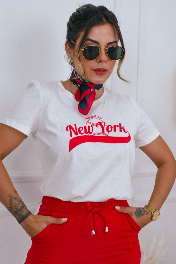 T-SHIRT FEMININA VALENTINA OFF WHITE/ VERMELHO