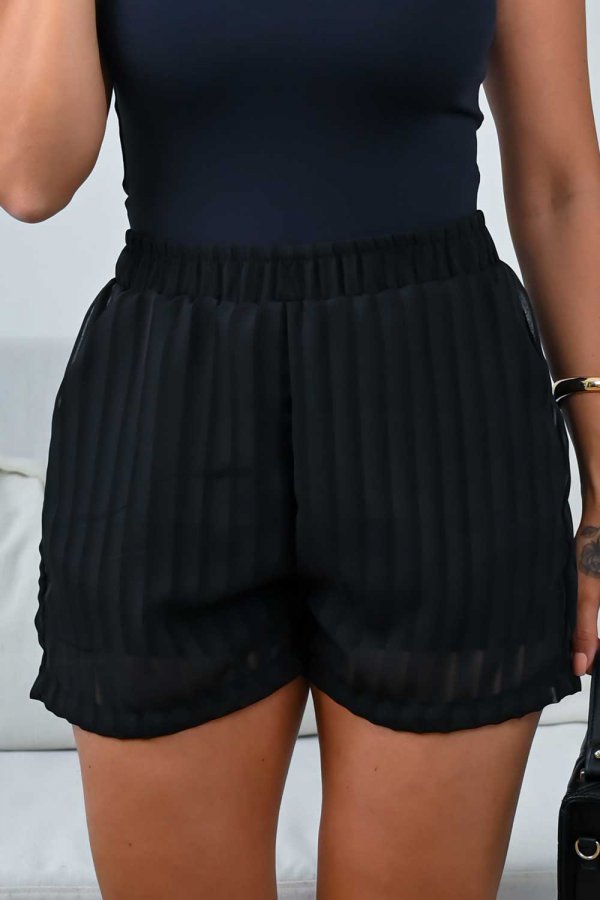 SHORTS CREPE LISTRADO CAMILA PRETO