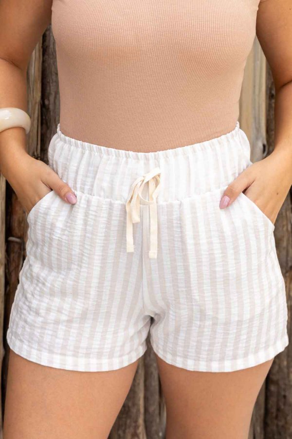 SHORTS FEMININO LISTRADO DE AIR FLOW SELENA LISTRAS BEGE